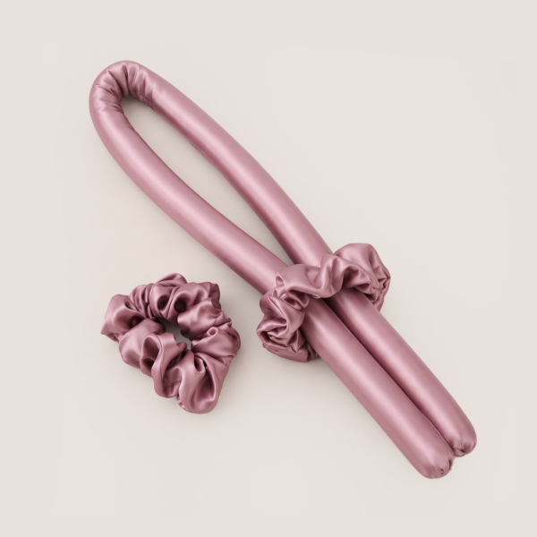 Lichtmauve heatless curler van moerbeizijde met twee bijpassende scrunchies