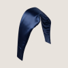 Maschera da notte oversize in seta di gelso blu drappeggiata per mostrare il drappeggio