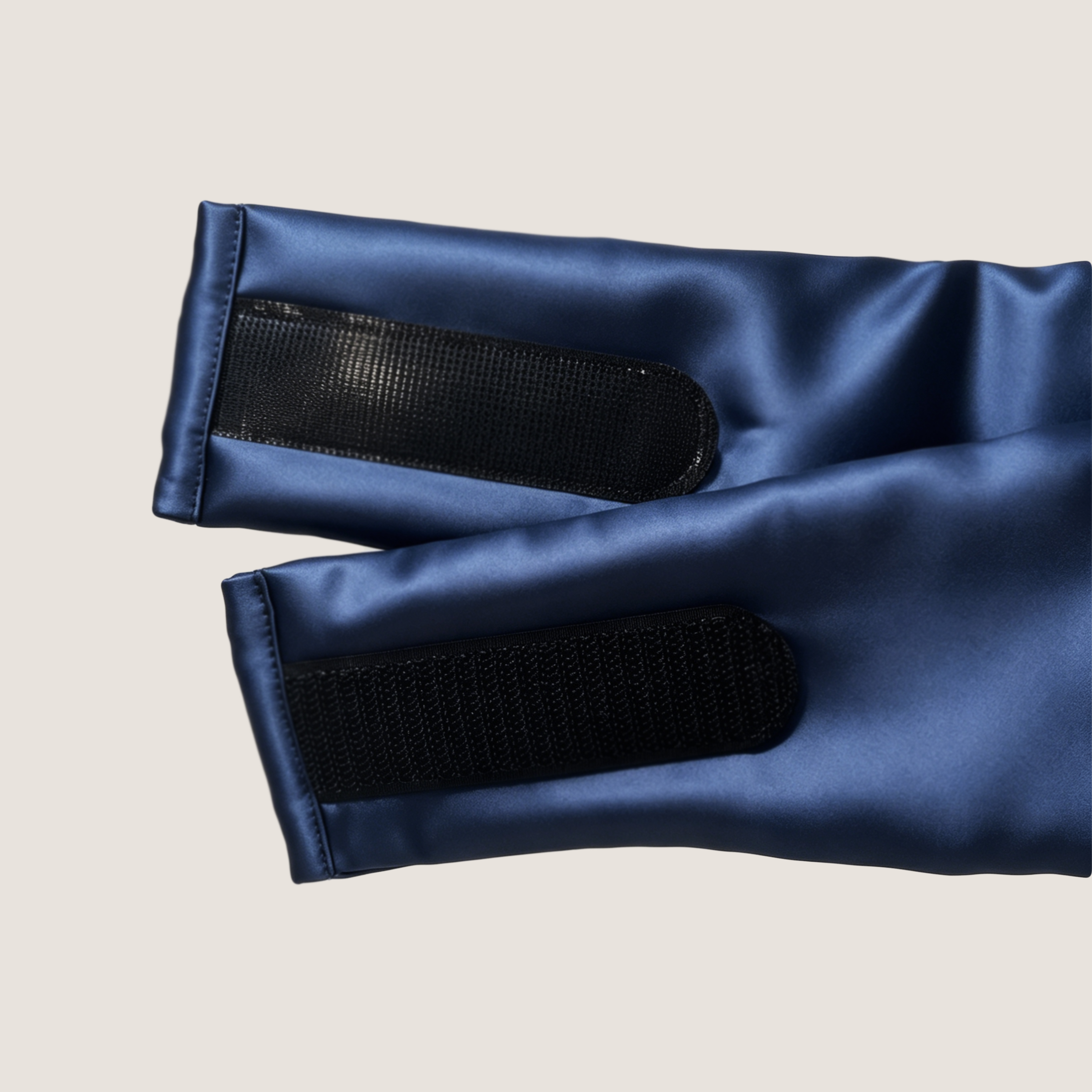 Maschera per dormire oversize in seta di gelso blu navy con cinturino a strappo alle estremità