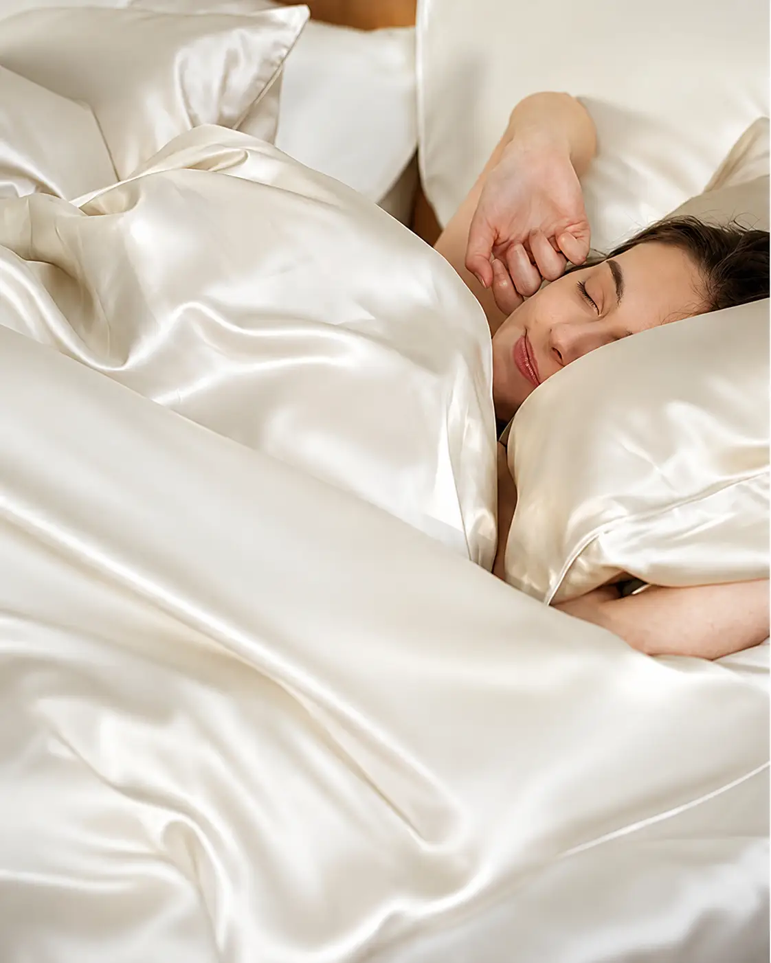 WOMEN SLEEPING IN SILK