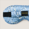 Detailopname van een cadeauset met 19 momme zijden kussenslopen, waarop de zachte zijden weefstructuur te zien is.