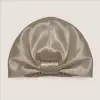 Gorro de seda en gris dorado, vista frontal