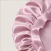Primo piano di una cuffia di seta rosa