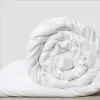 Edredón relleno de seda, doblado
