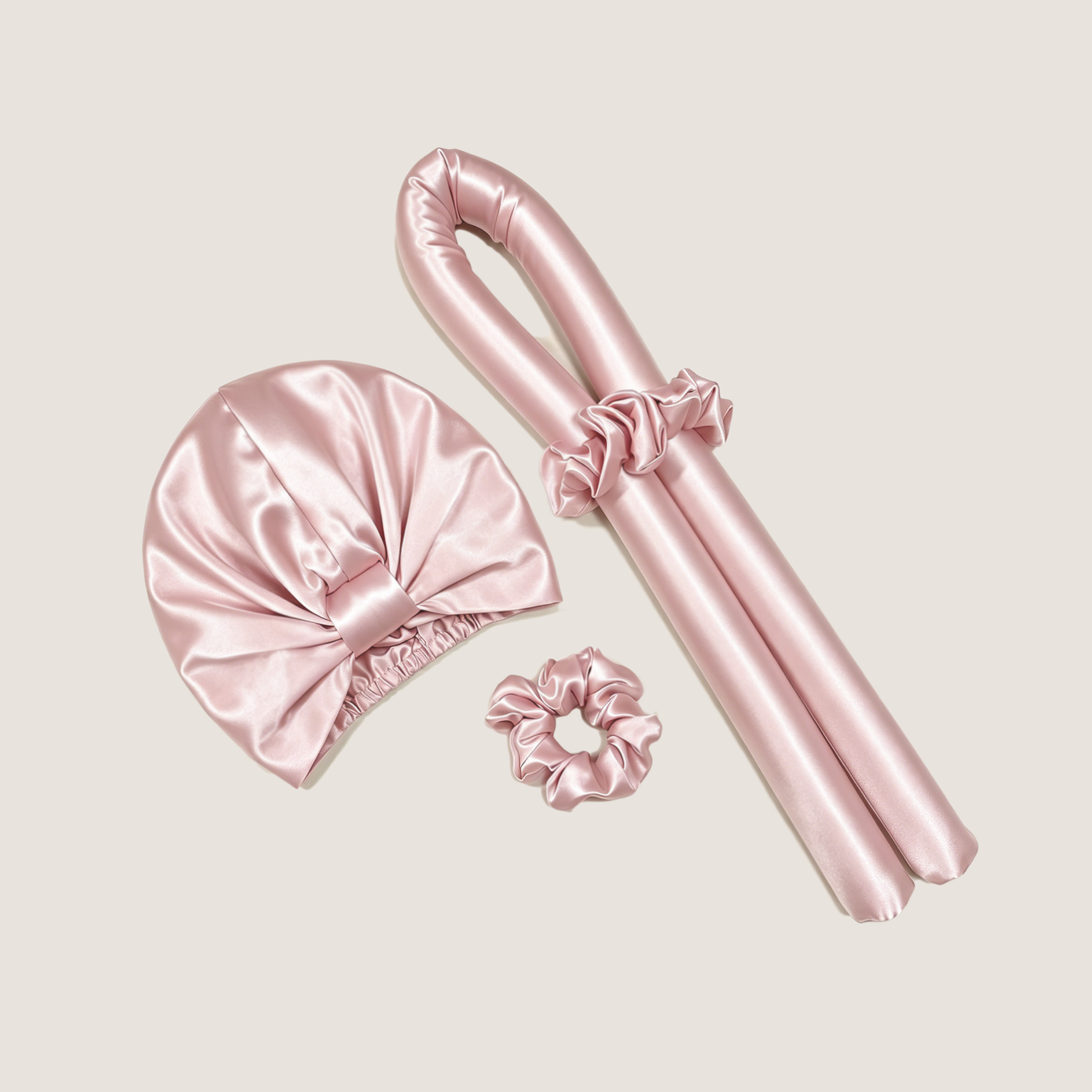 Set de cuidado capilar de seda de morera en rosa empolvado con rizador, gorro y coleteros