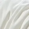 Nahaufnahme einer Maulbeerseidendecke, die das weiche Seidengewebe zeigt