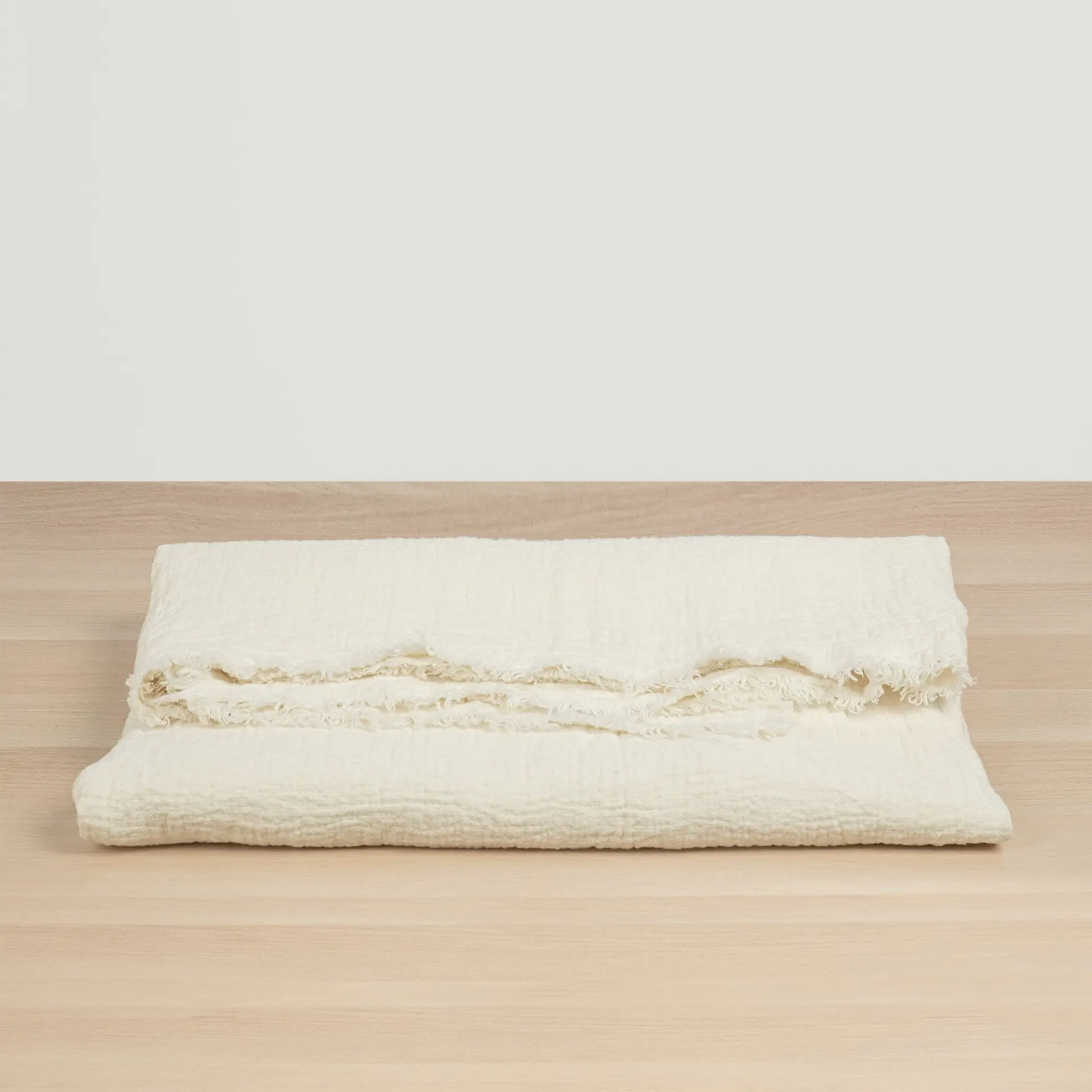 Manta doble de lino Sensoire marfil en lino francés con bordes deshilachados